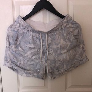 Lululemon casual shorts size 6